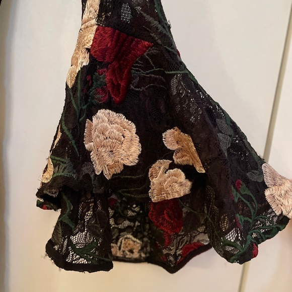 Laundry by Shelli Segal Bell Sleeve Bodycon Dress - Picture 3 of 11